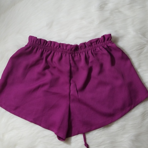 SHORTS - Picture 2 of 5